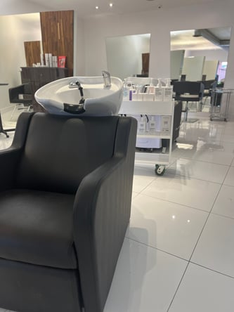 We love Hairstylists!