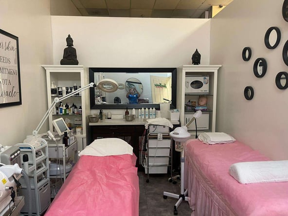 Salon/ massage space for rent in phoenix