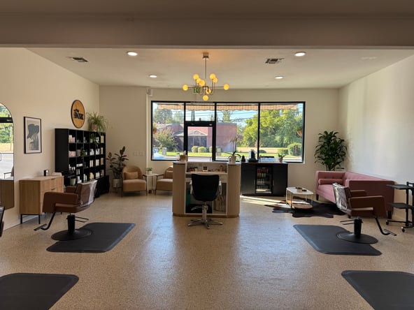 Premium Chair Rental at Mane Fox Salon in Fair Oaks, Sacramento – Flexible Terms!