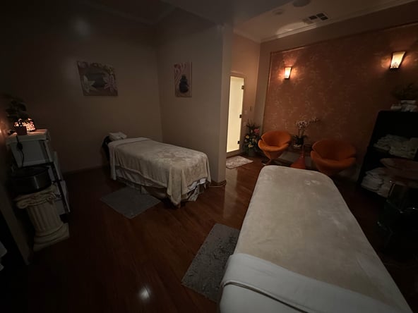 2 WEEKS FREE + All-Inclusive Booth Rental in Granada Hills — $265/Week
