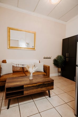 “New” Gorgeous Salon Station for Rent!!