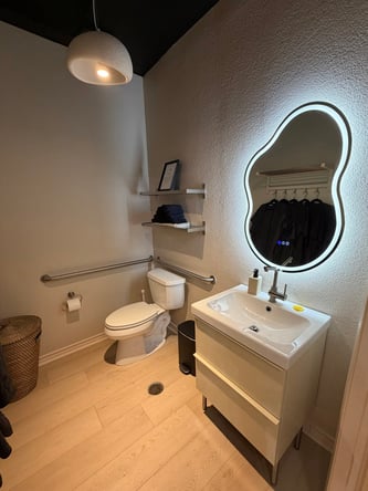 Booth Rental Opportunity in prime location in Houston, TX! 💇‍♀️✨