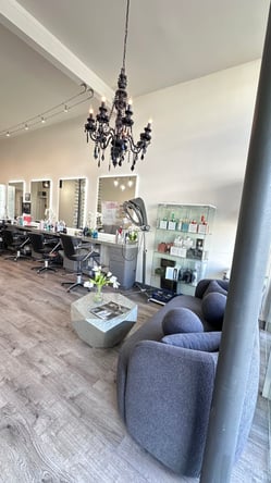 Stations Available for Rent – Prime Melrose Location!