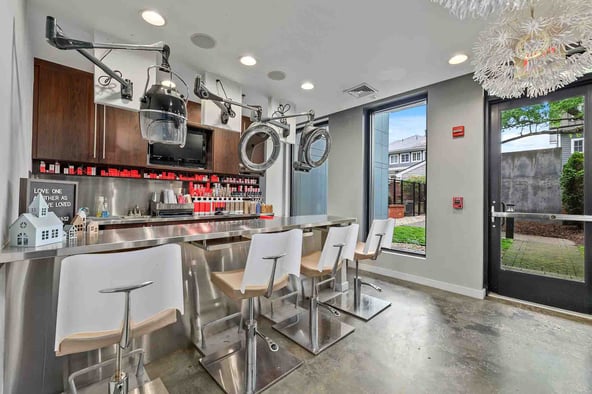 Premium Salon Station in Clarendon