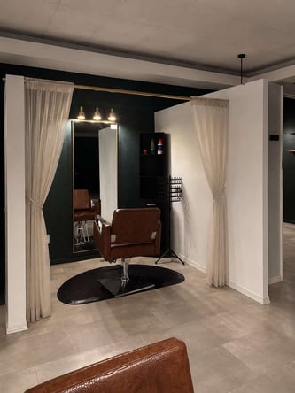 MOVE IN- READY SUITE AND BOOTHS TO RENT IN DALLAS, TX!
