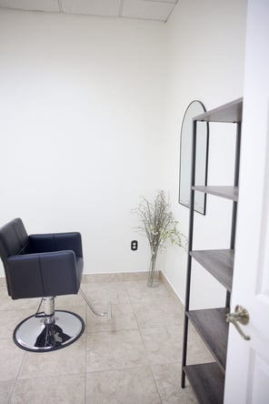Spacious, Customizable Private Salon Suite in Cypress, TX – Great Natural Light