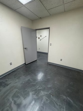 Rm for rent $275wk (any beauty professional if it’s the right fit) (Summerlin)