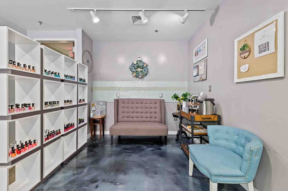Rent a salon station in Arlington, VA Daily! Yes, daily. No contract needed.