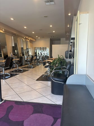 Hair Stations for Rent in a Beloved Tarzana Salon!