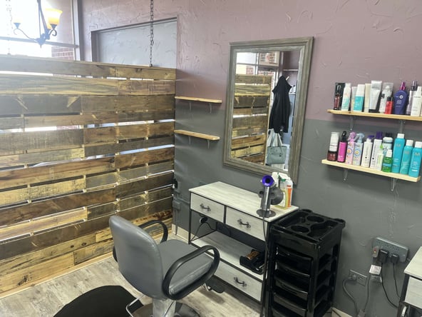 Newly renovated busy salon near Akron/Tallmadge looking for a Booth renter to join our thrive!
