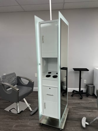 Rent a Chair at a Stylish Brazilian Salon – Prime Location, Modern Facilities!