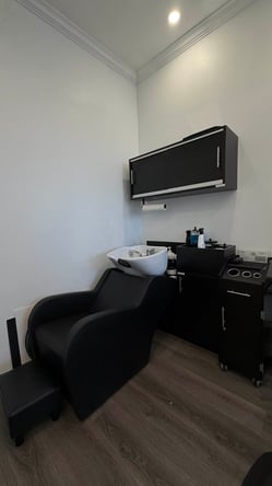 Luxury Styling Chair for Rent in Burbank, CA