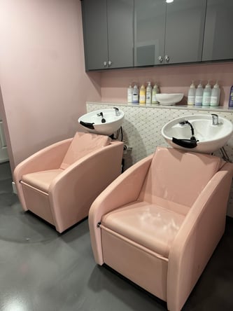 Beautiful salon downtown Stuart looking for 3 stylists.