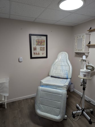Beauty Salon Room and booth for rent