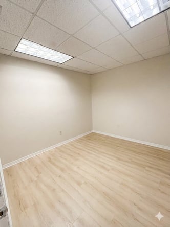 Spacious Private Beauty Suite- South Tampa (First Week FREE!!!)