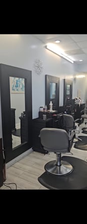 Available now, lovely Salon Stations in Lawrenceville, GA. Come and experience business better w/ us