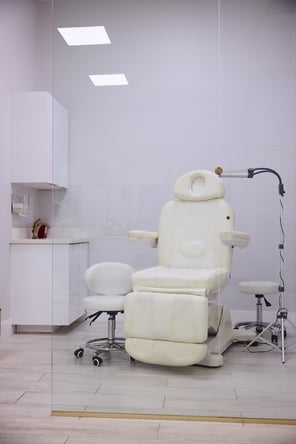 Luxury Salon Chairs & Private Room for Rent – Sherman Oaks