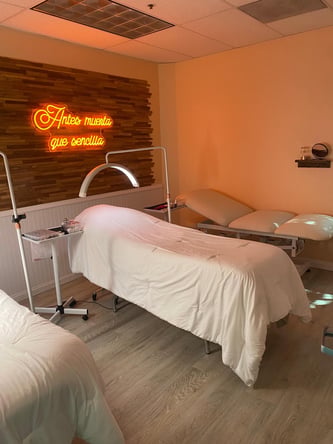 Esthetican bed for rent