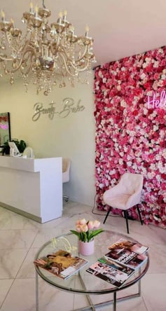 Salon station for rent in Woodland hills
