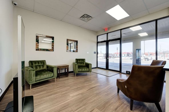 30% OFF Micro Retail, NailBar, Tan, Massage, Salon/Spa Suites