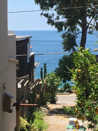 STATION FOR RENT IN LAGUNA BEACH SALON