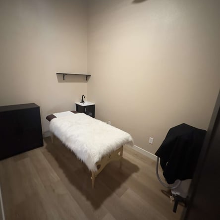 Esthetician or PMU Artist in Whittier, CA.