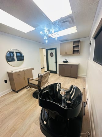 The Retreat Salon + Spa Suites Tinseltown Location