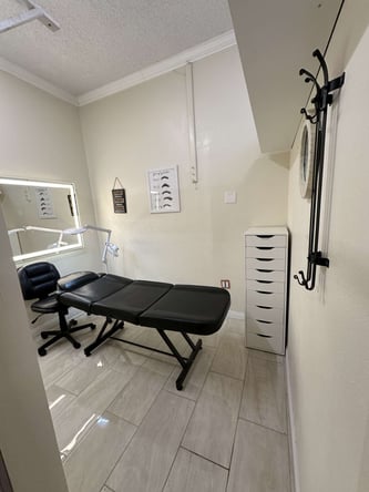 hair/lash or facials room for rent