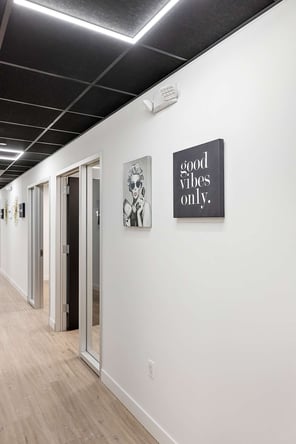 3 MONTHS FREE RENT! CITY OF TROY! SALON SUITES NOW AVAILABLE