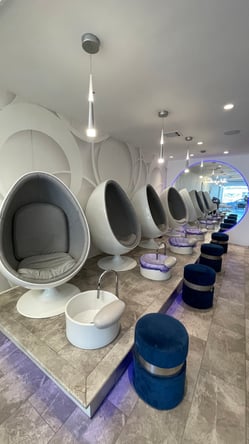 Modern , clean, beautiful nail salon is ready for a good team to work amazing.1,500 sqft salon