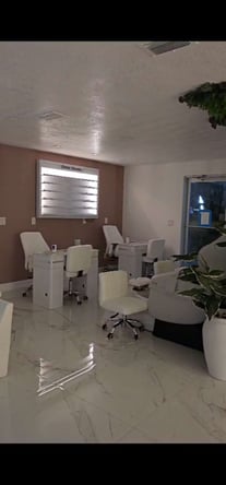 Booth manicure and pedicure