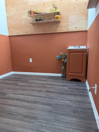 Treatment room in small Newport Beach salon