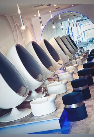 Modern , clean, beautiful nail salon is ready for a good team to work amazing.1,500 sqft salon