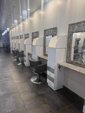 Beautiful Salon chair rental in Santan Village Mall – $250/wk
