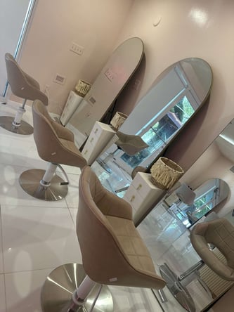 Salon chair for rent