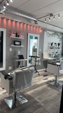 Booths for Rent – Perfect for Beauty Professionals!