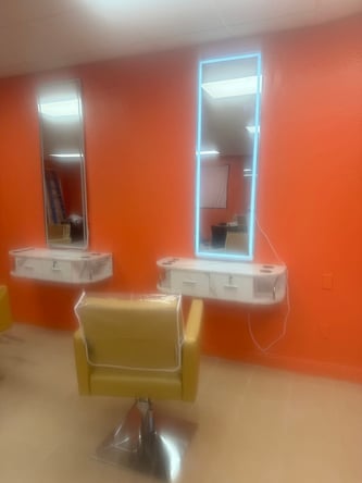Beautiful Modern Salon Booths For RENT *** Ask About Specials * $75 Daily ***160 weekly **$500 Month