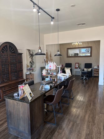 Salon Stations for Rent on Miracle Mile in Stockton
