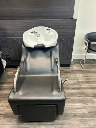 Salon Chair for Rent in Downey, CA – Grow Your Clientele in a Thriving Salon!