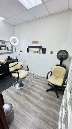 Beautiful Salon Suites in Farmington Hills