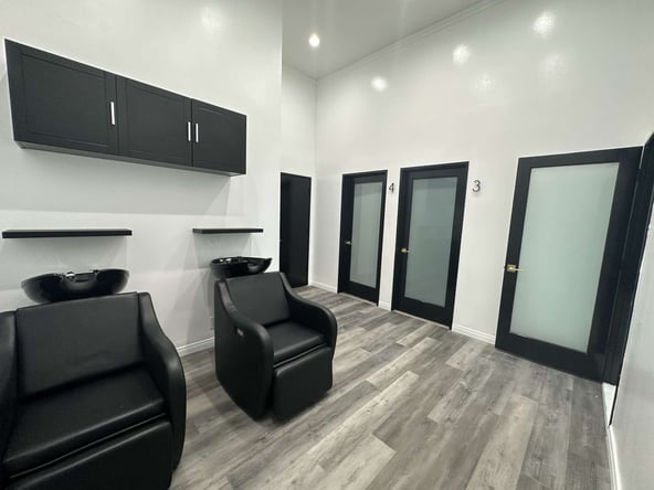 Furnished Luxury Private Salon Suites