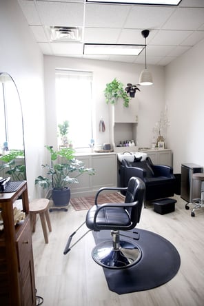 Spacious, Customizable Private Salon Suite in Cypress, TX – Great Natural Light