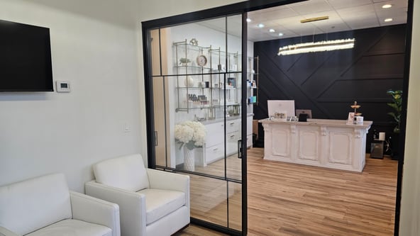 Beautiful New high end salon with room(s) available