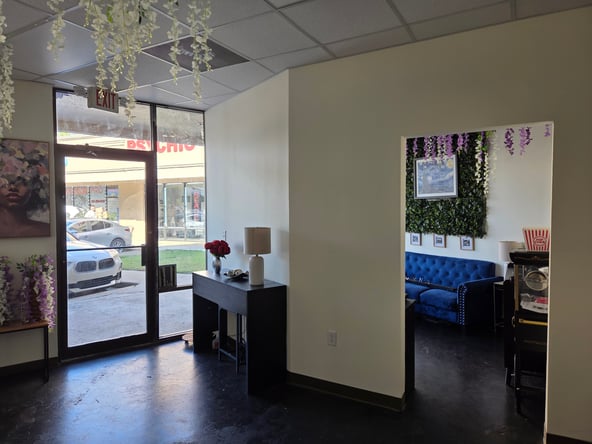 Private Studio Space in Cafe’ Lounge