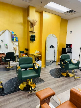 Weekly & Daily Chair Rental in Luxury Salon