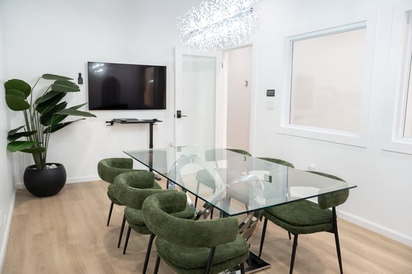 Luxura Salon Suites – Upscale Private Suites for Beauty Pros