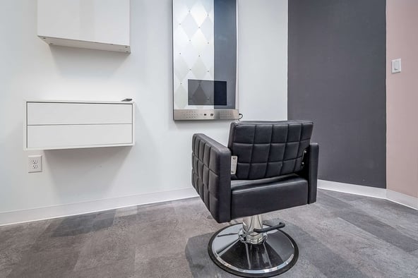 Lyst Salon – Suites Available Now