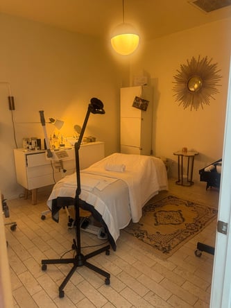 Beautiful Spa Room for Rent –Studio City (Tujunga Village)Ask about weekly & monthly discounted rate