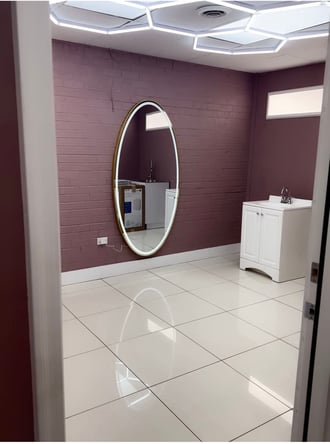 Salons by JE Monthly Rentals $700/Month, Large Suite (133 sq.ft.) $500/Month, Small Suite (80 sq.ft
