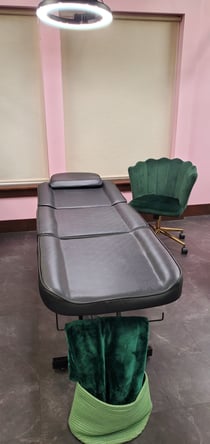 Room & Stations Available for Rent